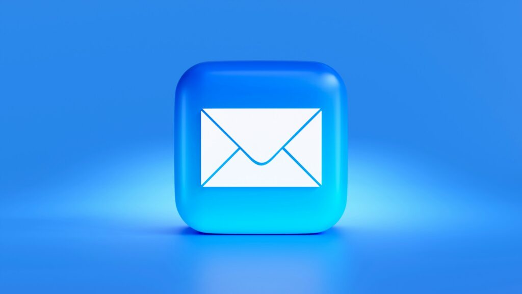 mariia-shalabaieva-HyyHIYz_l0A-unsplash Customer reading a marketing email on her phone"